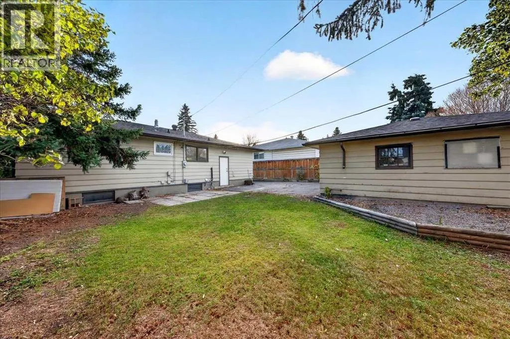8 Hogarth Crescent SW