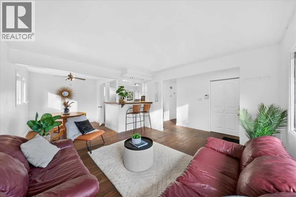 8 Hogarth Crescent SW