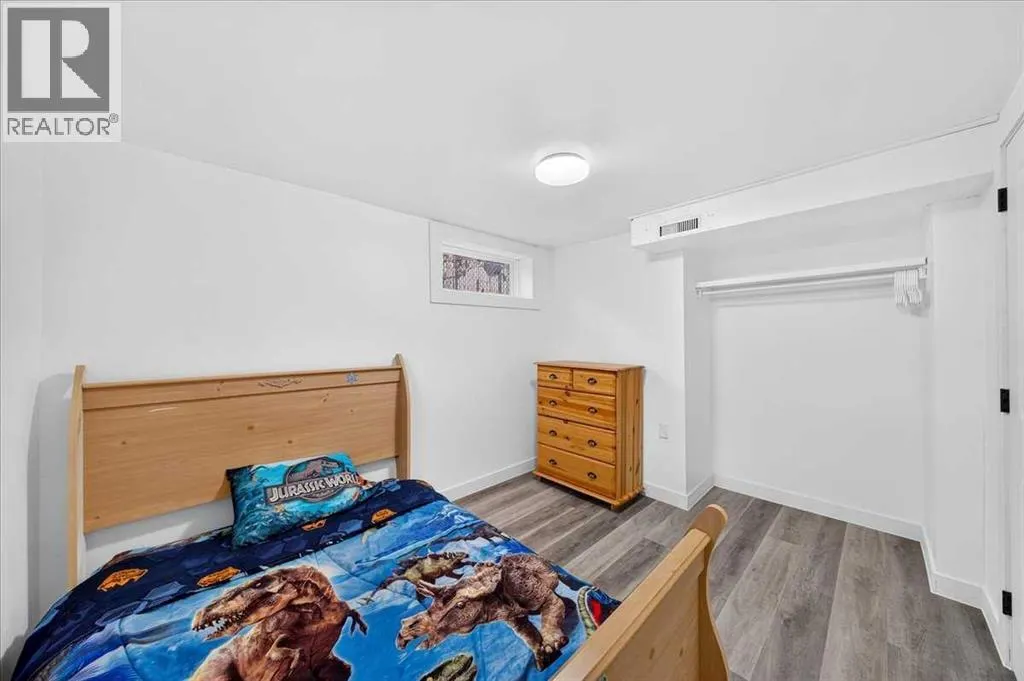 8 Hogarth Crescent SW