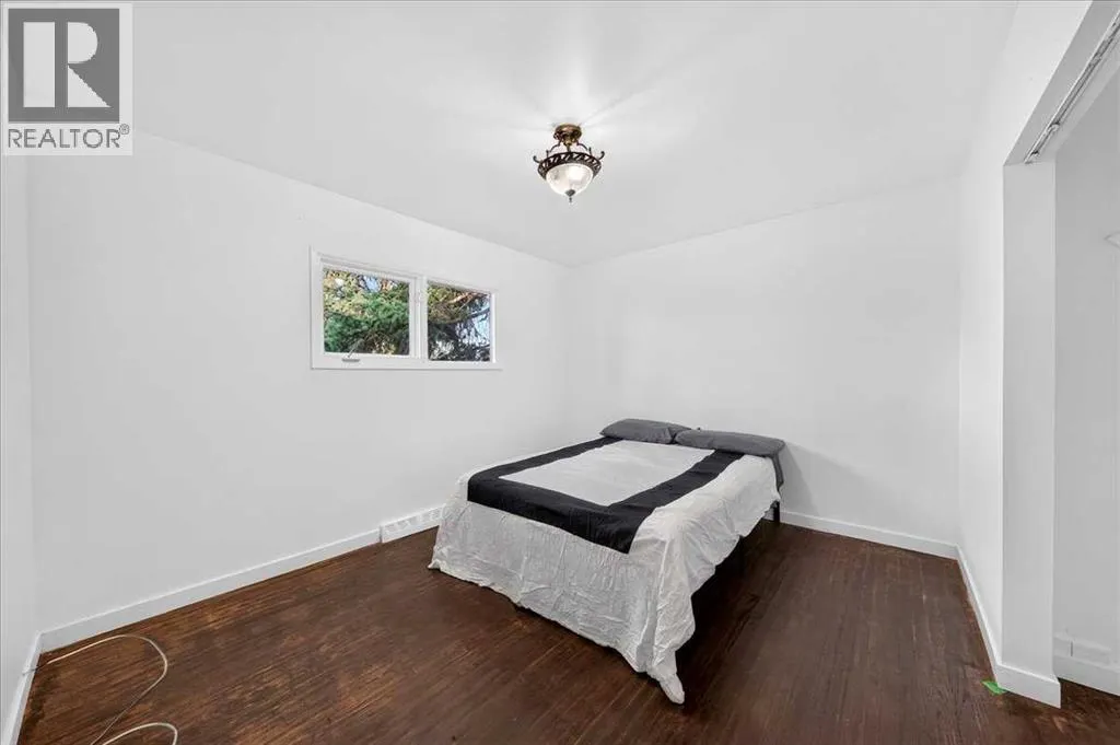 8 Hogarth Crescent SW