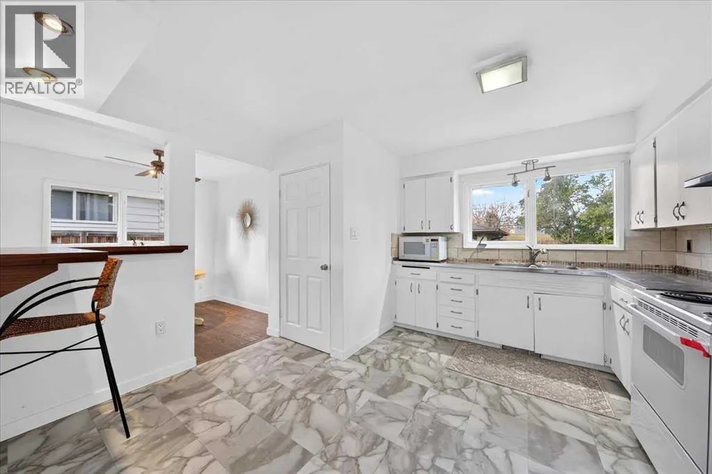 8 Hogarth Crescent SW