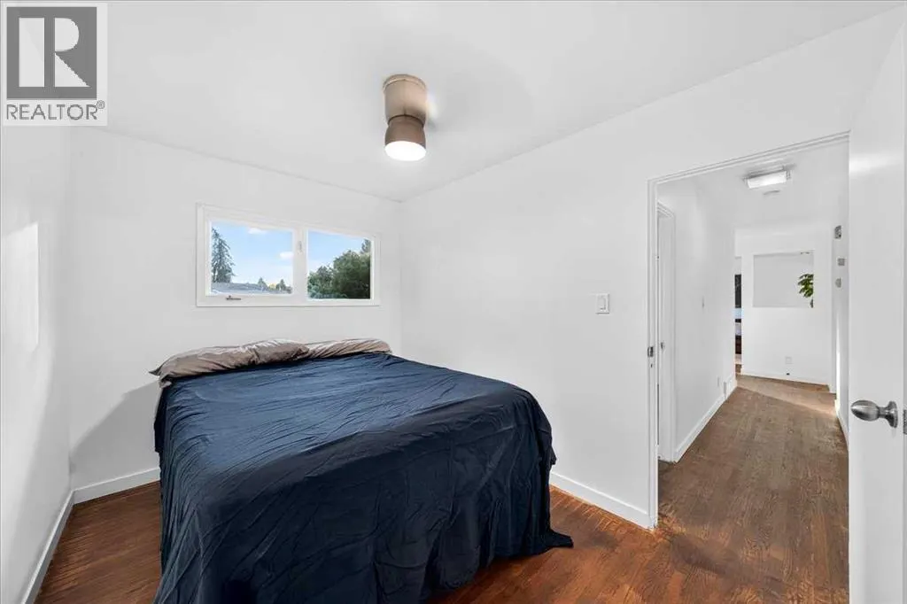 8 Hogarth Crescent SW