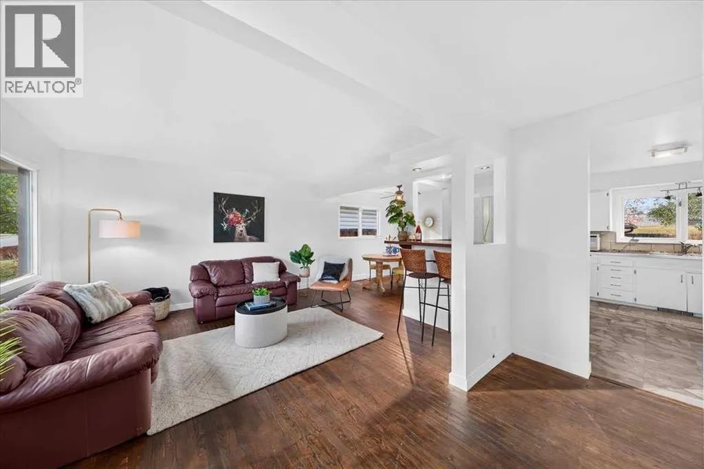 8 Hogarth Crescent SW