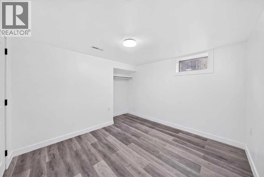 8 Hogarth Crescent SW