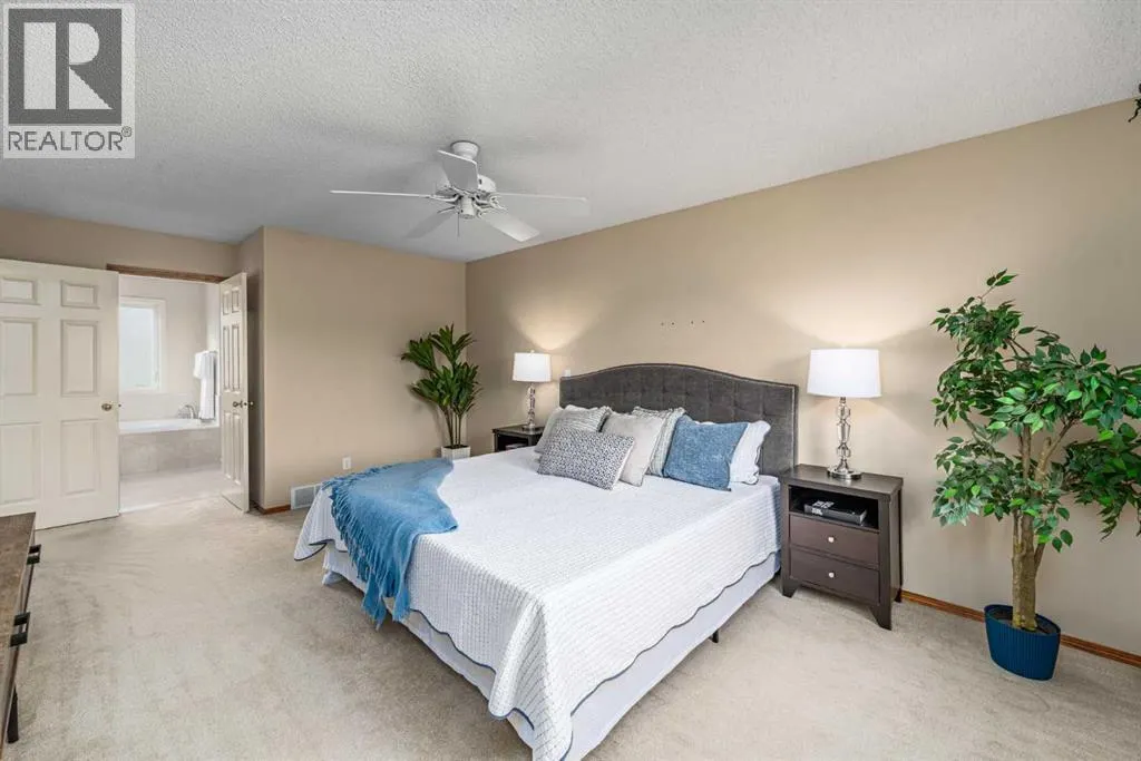 202 Panorama Hills Close NW