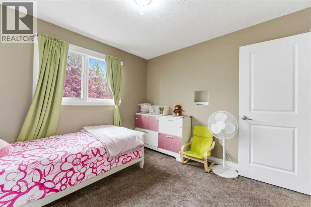 36 Varsity Estates Court NW
