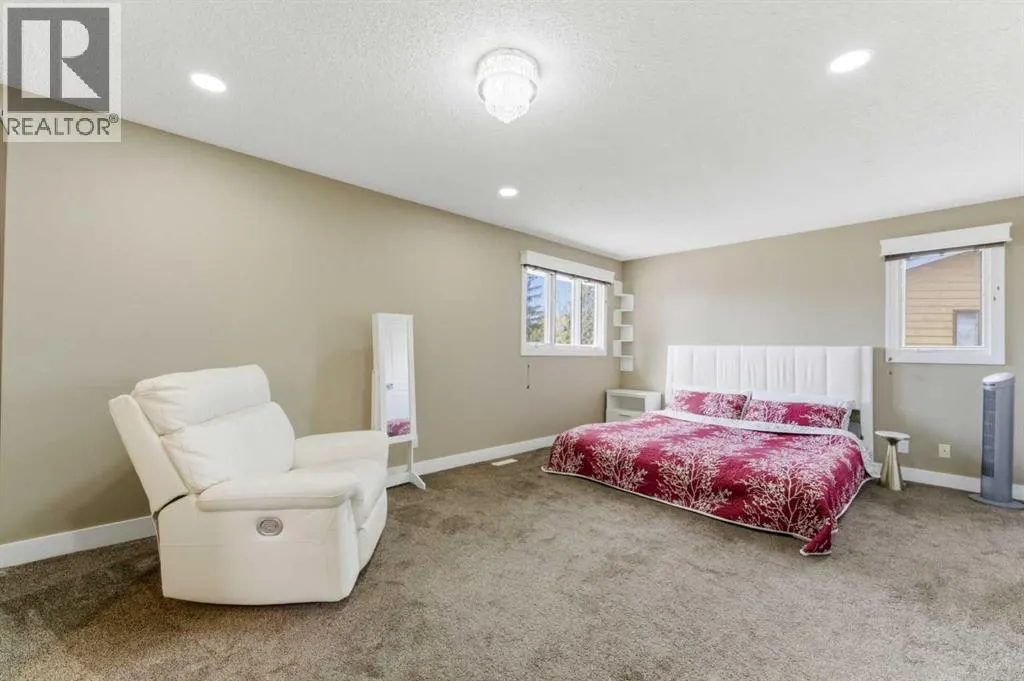 36 Varsity Estates Court NW