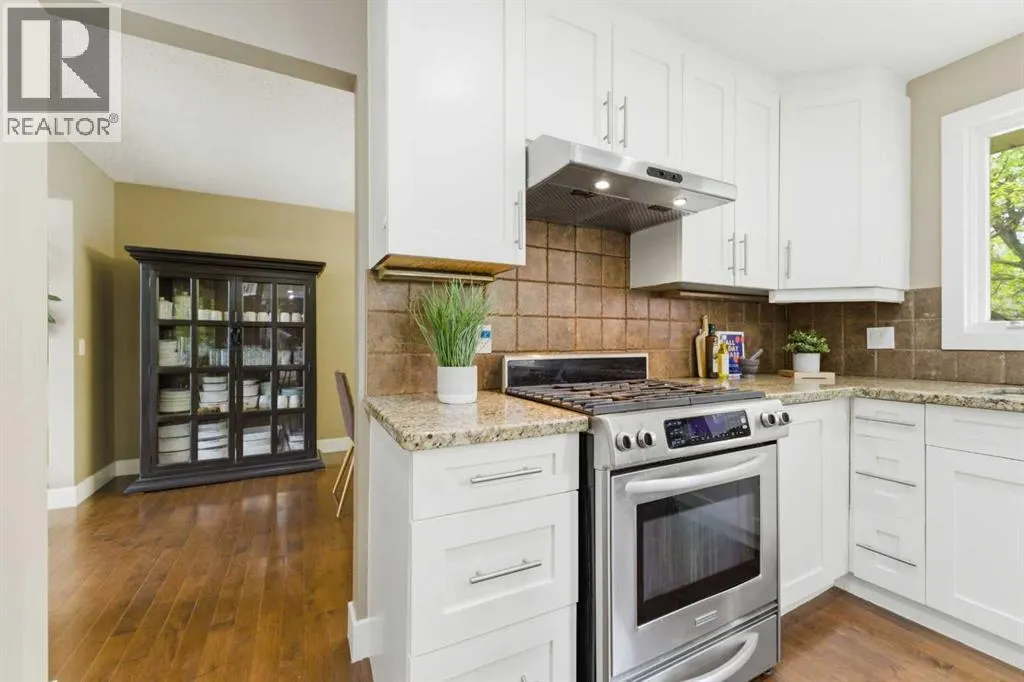36 Varsity Estates Court NW