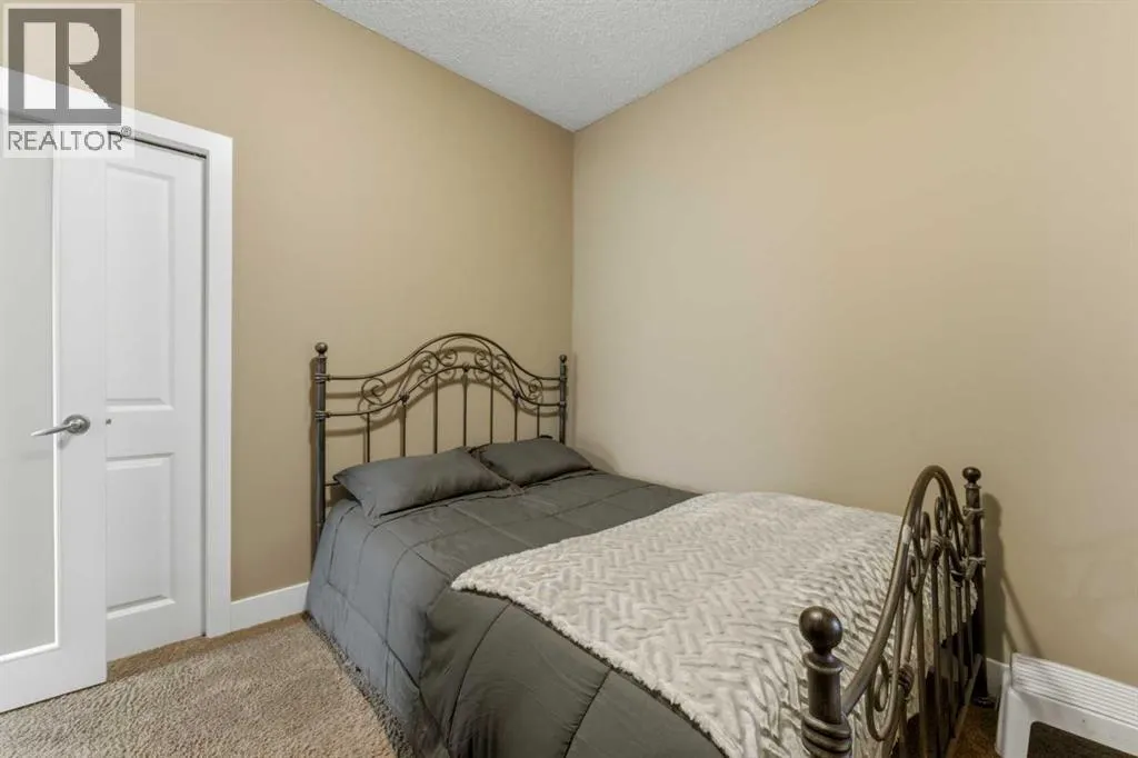 36 Varsity Estates Court NW