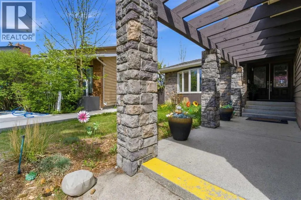 36 Varsity Estates Court NW