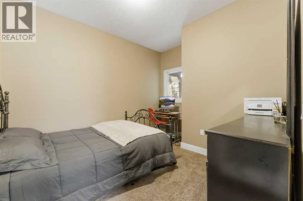 36 Varsity Estates Court NW