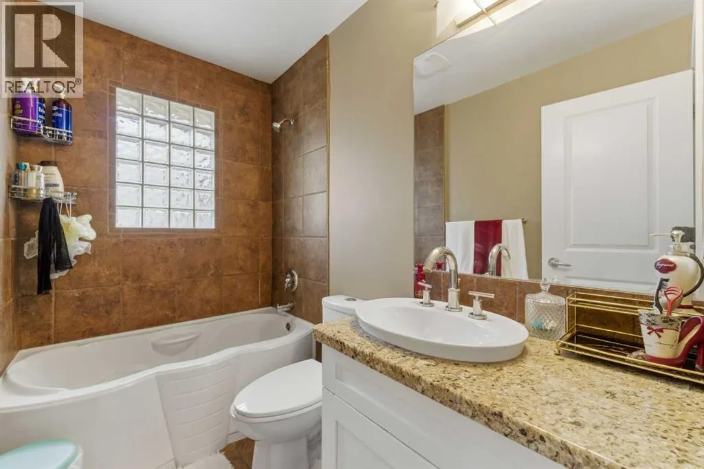 36 Varsity Estates Court NW