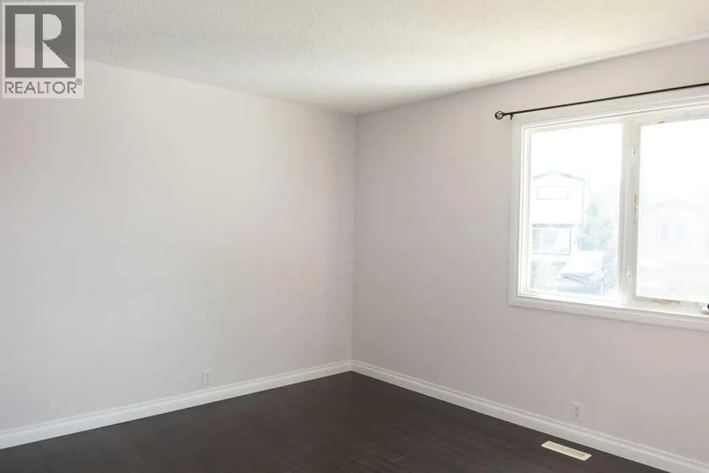 110 Bird Crescent