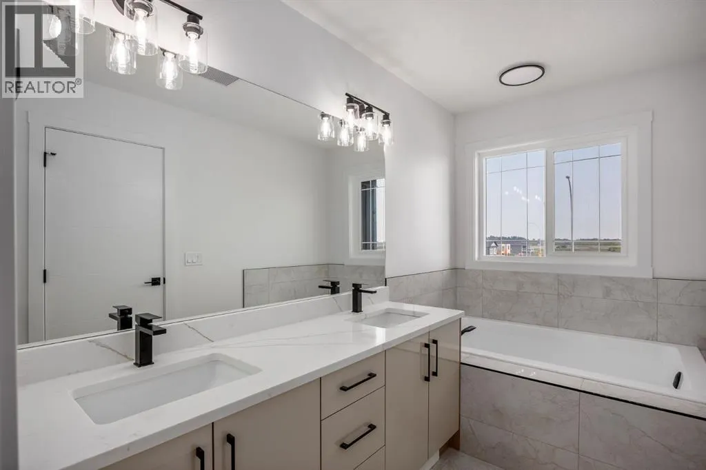 142 Lakewood Crescent