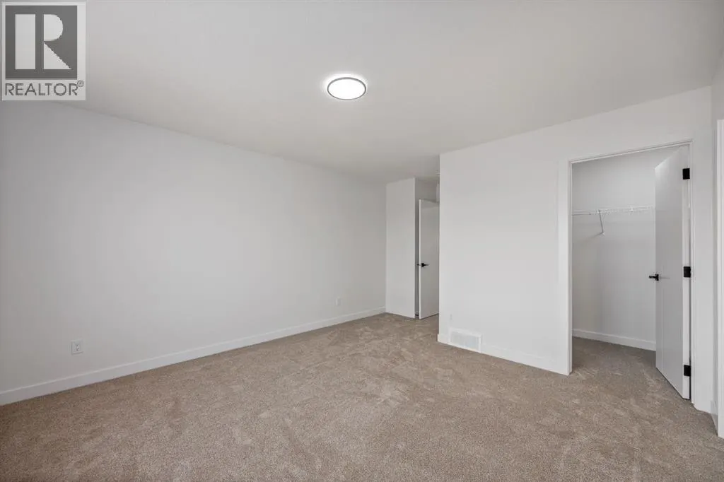 142 Lakewood Crescent