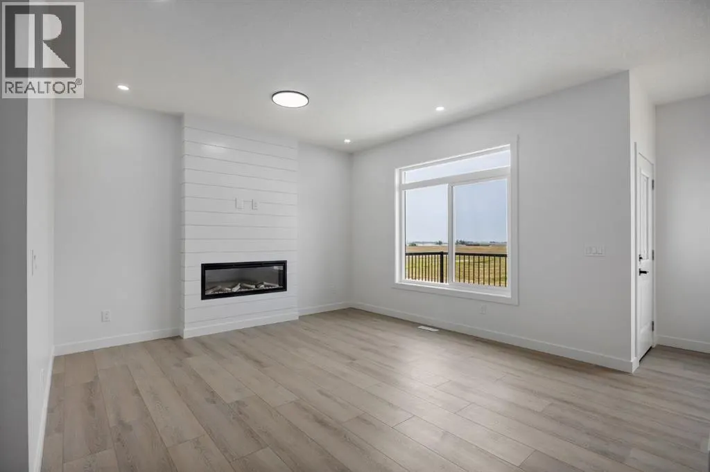 142 Lakewood Crescent