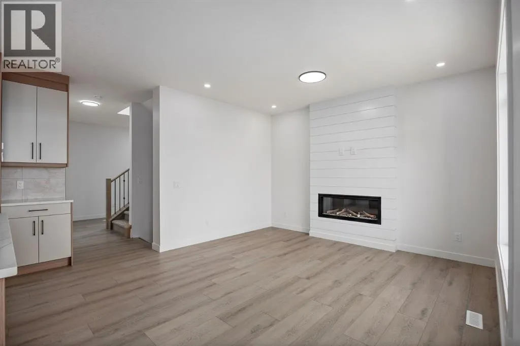 142 Lakewood Crescent