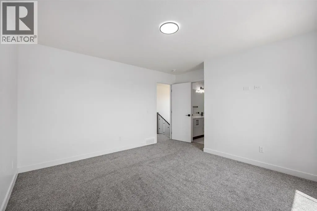 140 Lakewood Crescent