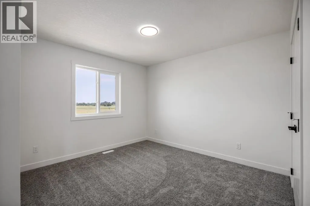 140 Lakewood Crescent