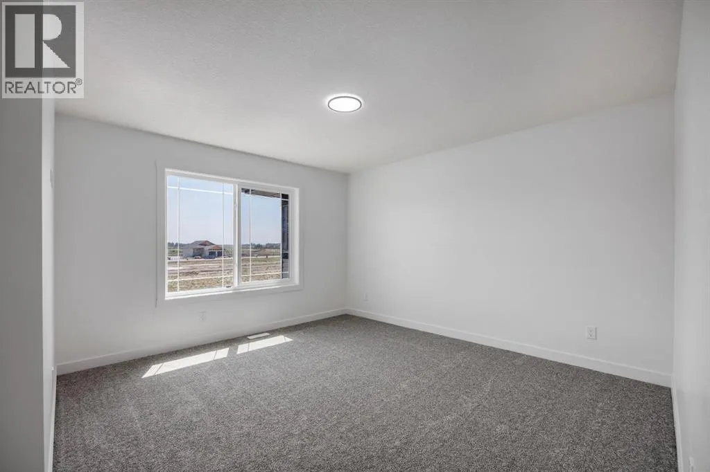 140 Lakewood Crescent