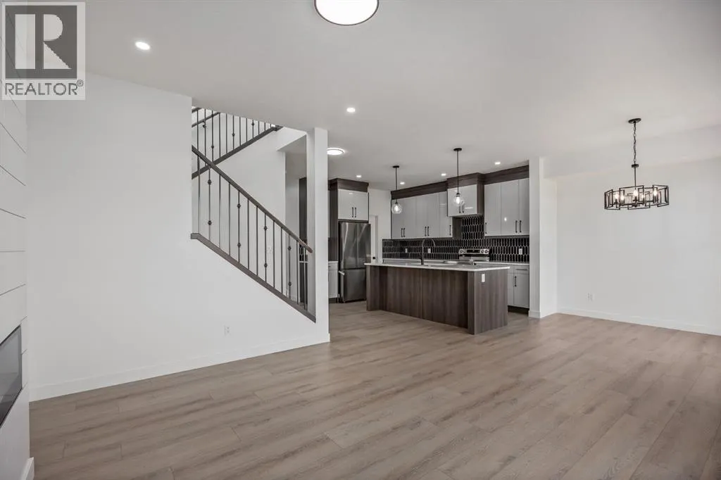 140 Lakewood Crescent