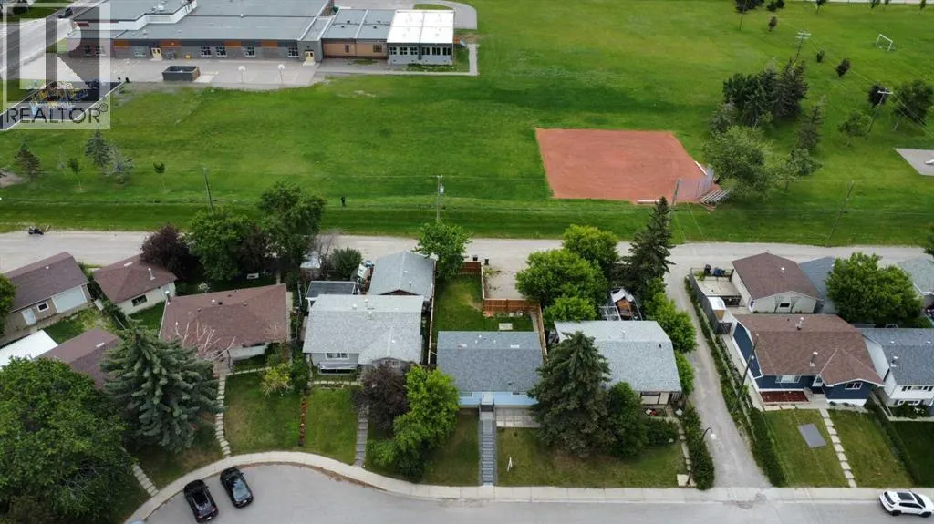 119 Maranda Close NE