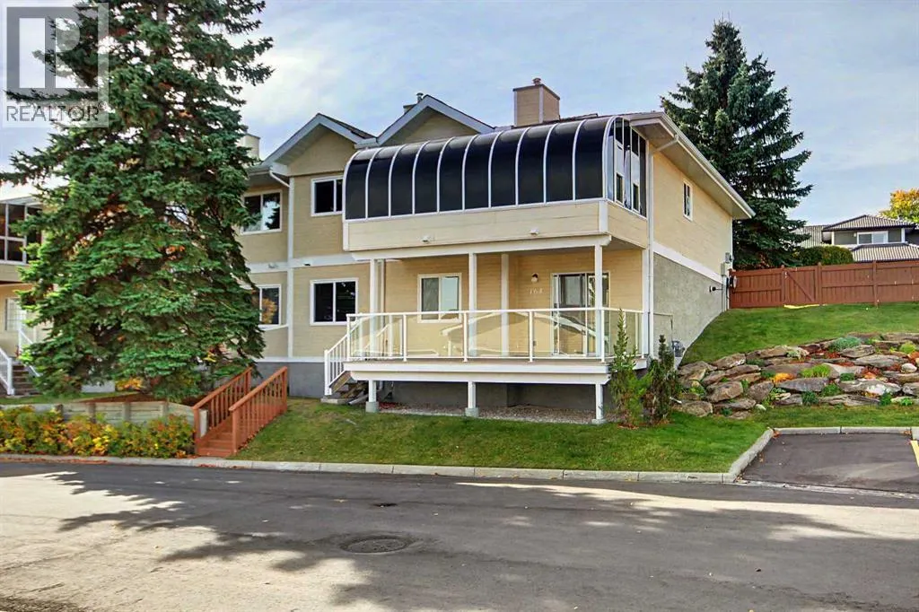 164 Strathaven Circle SW