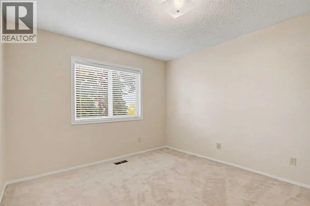 164 Strathaven Circle SW