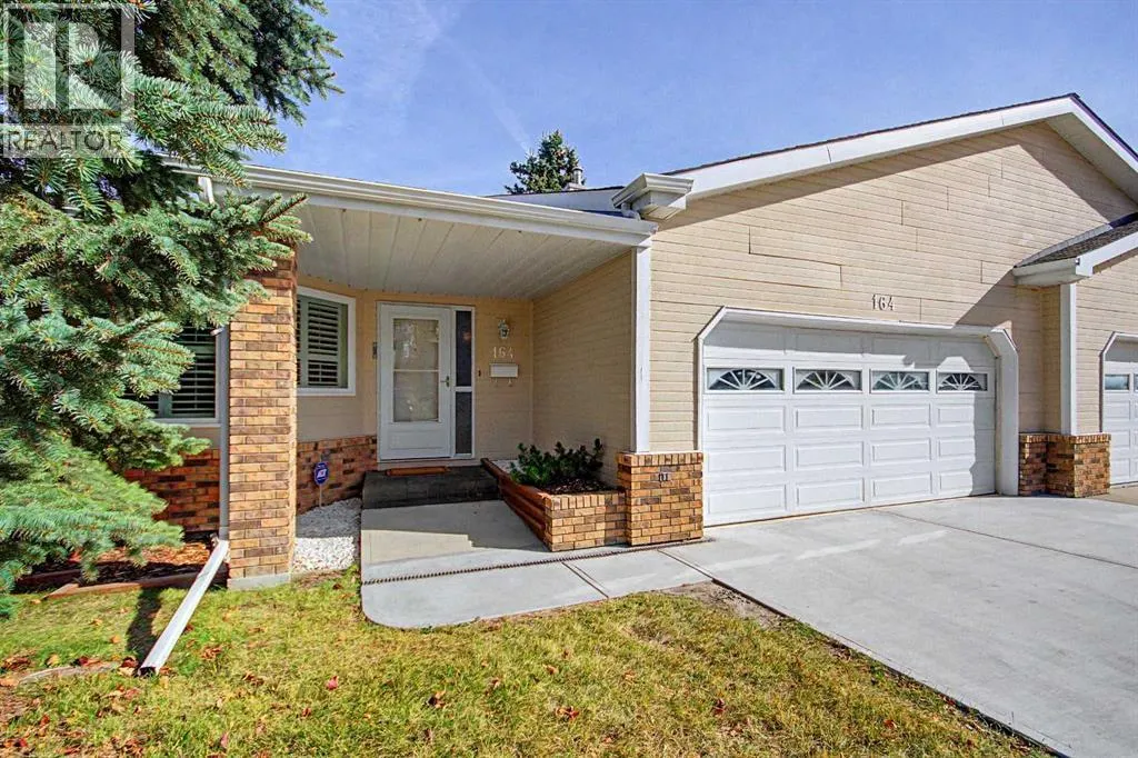 164 Strathaven Circle SW