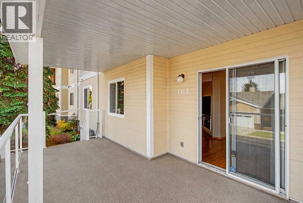 164 Strathaven Circle SW