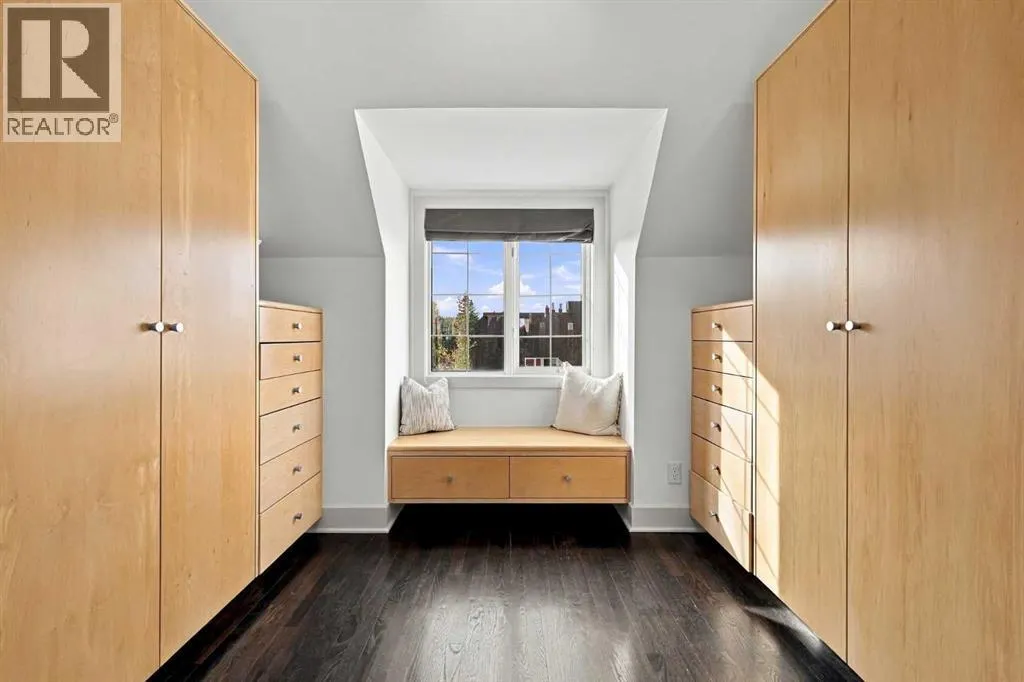 1908 10A Street SW