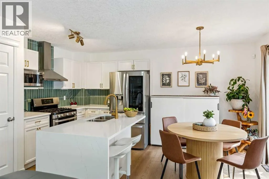 242 Cougar Plateau Mews SW