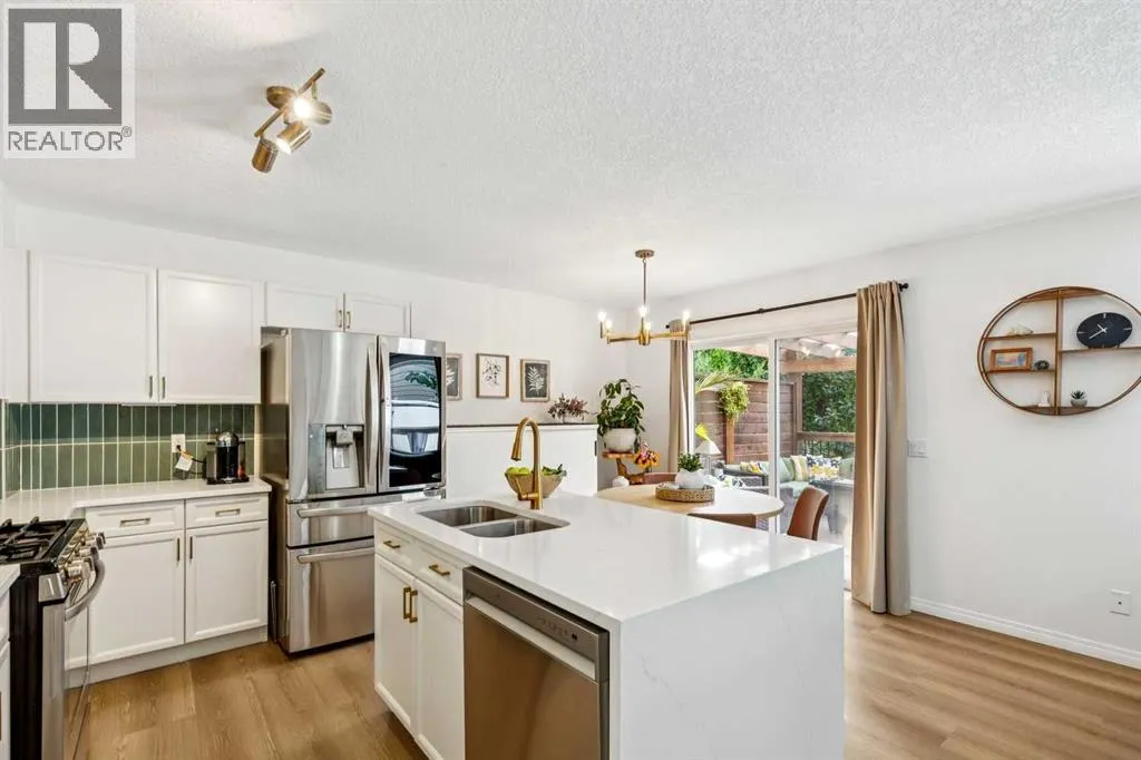 242 Cougar Plateau Mews SW
