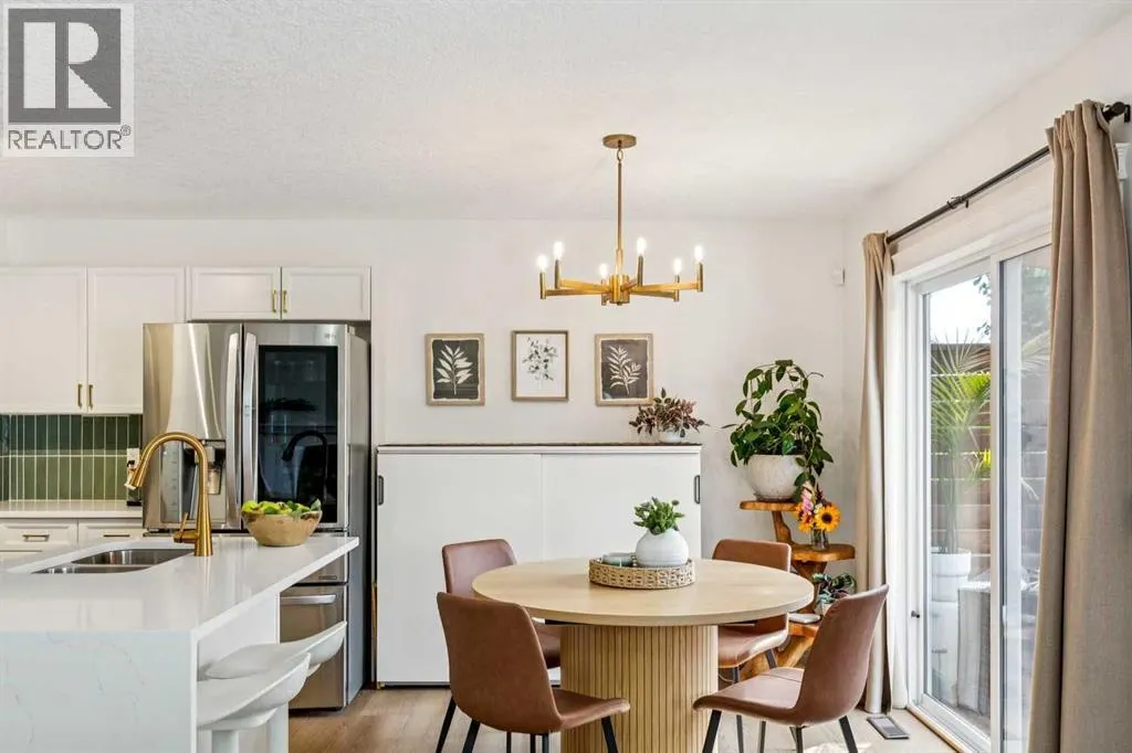 242 Cougar Plateau Mews SW