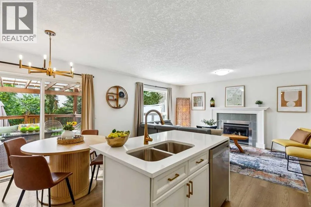 242 Cougar Plateau Mews SW