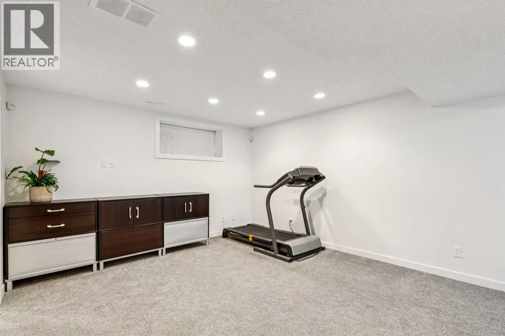 242 Cougar Plateau Mews SW