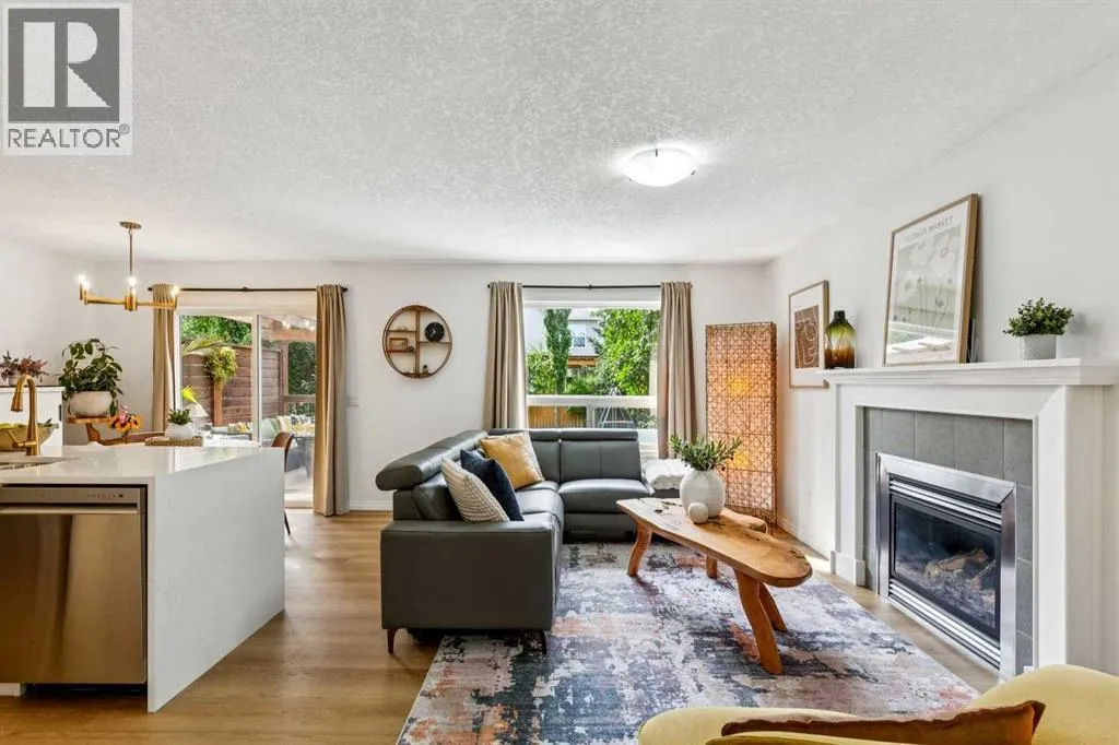 242 Cougar Plateau Mews SW