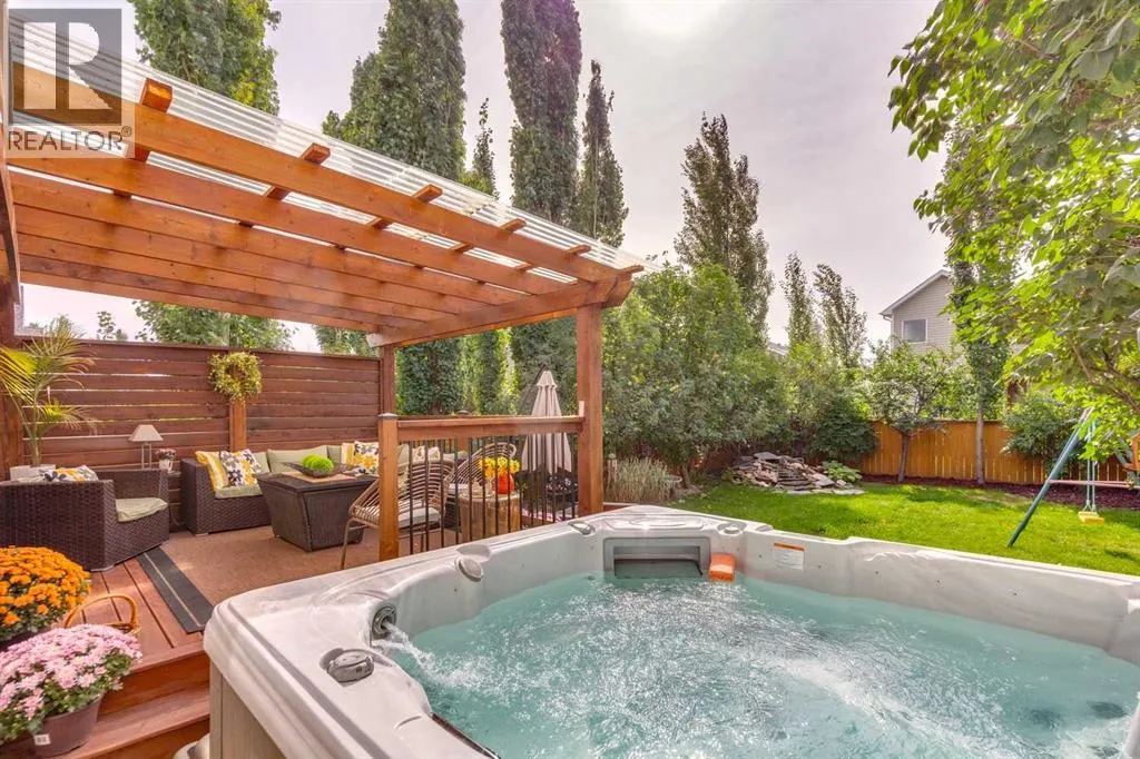 242 Cougar Plateau Mews SW