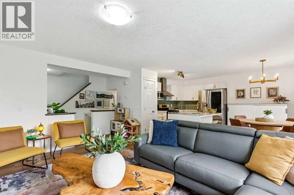242 Cougar Plateau Mews SW