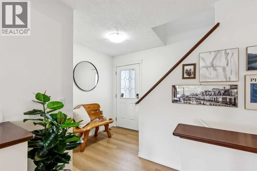242 Cougar Plateau Mews SW