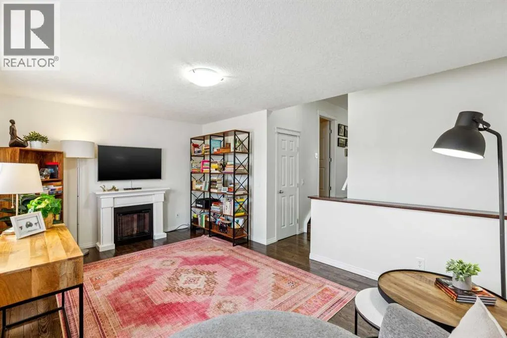 242 Cougar Plateau Mews SW