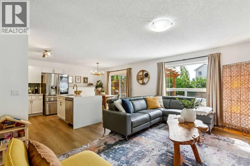 242 Cougar Plateau Mews SW