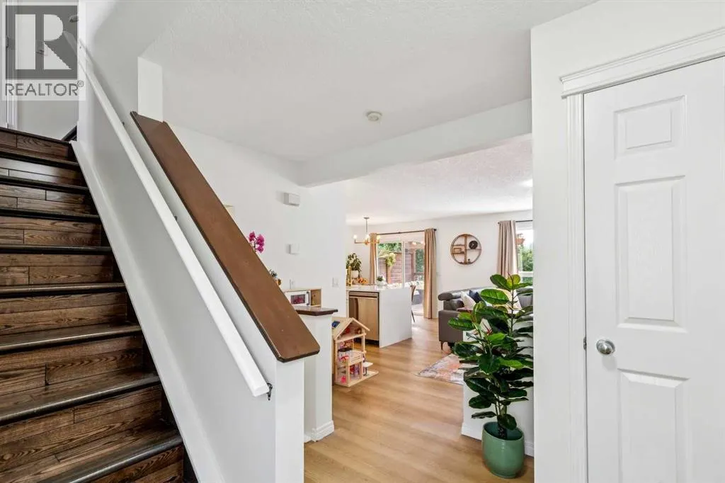 242 Cougar Plateau Mews SW