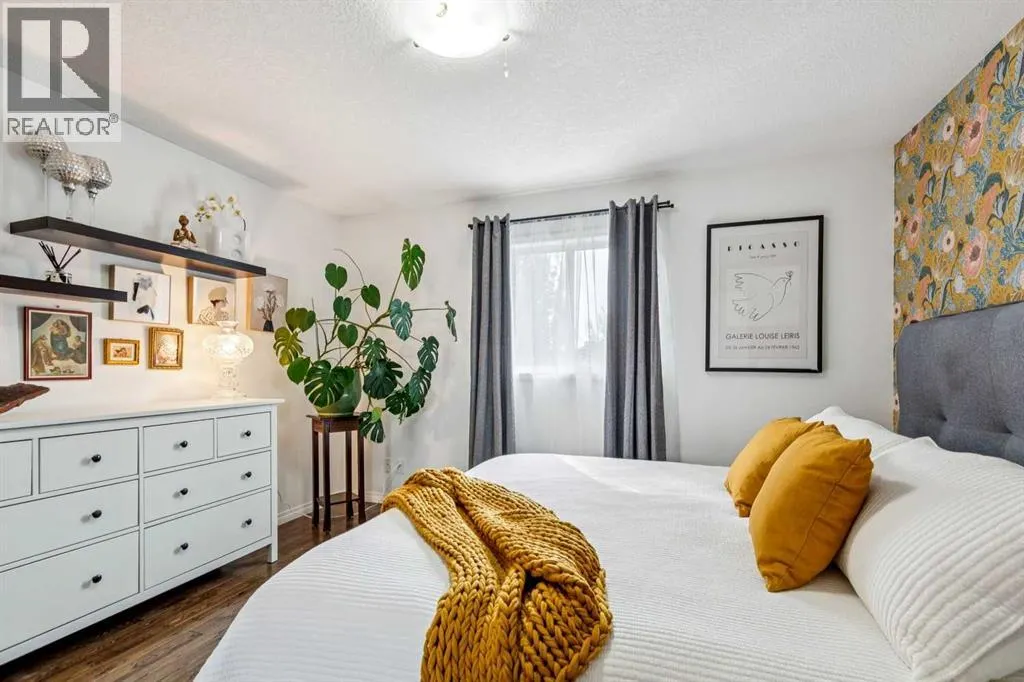 242 Cougar Plateau Mews SW