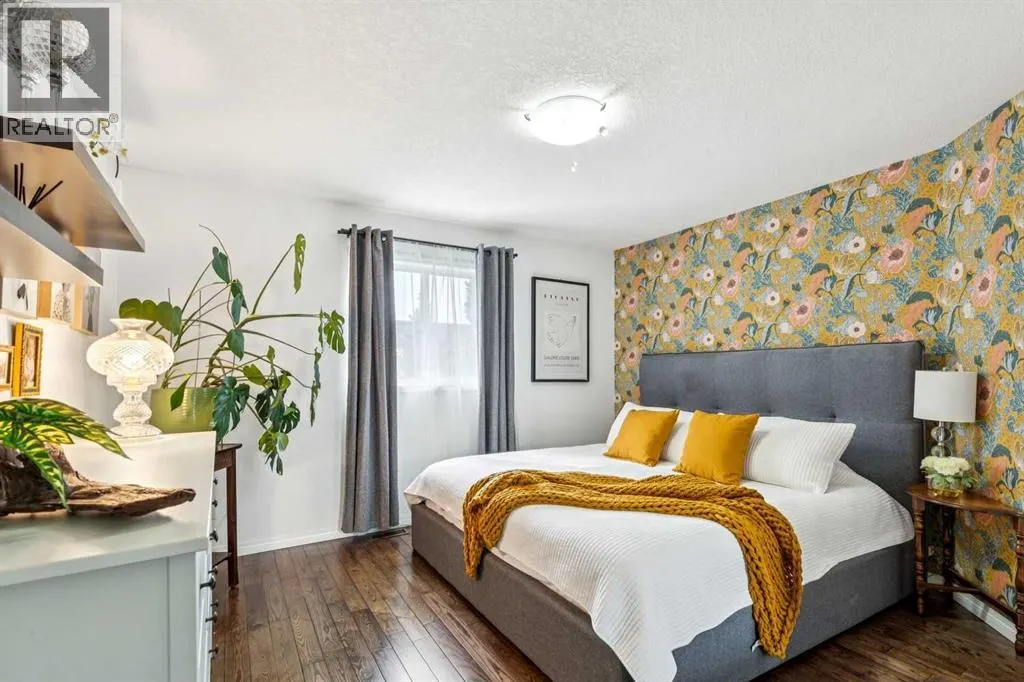 242 Cougar Plateau Mews SW