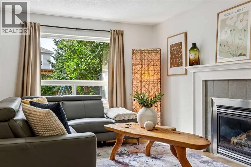 242 Cougar Plateau Mews SW