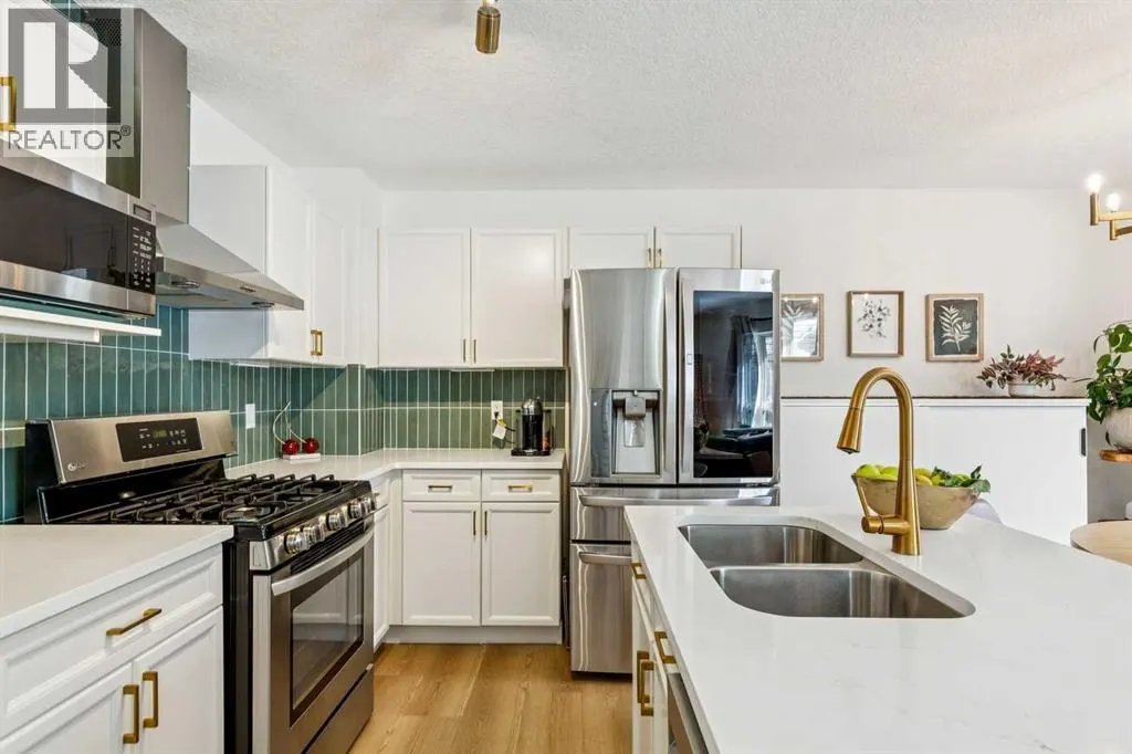 242 Cougar Plateau Mews SW