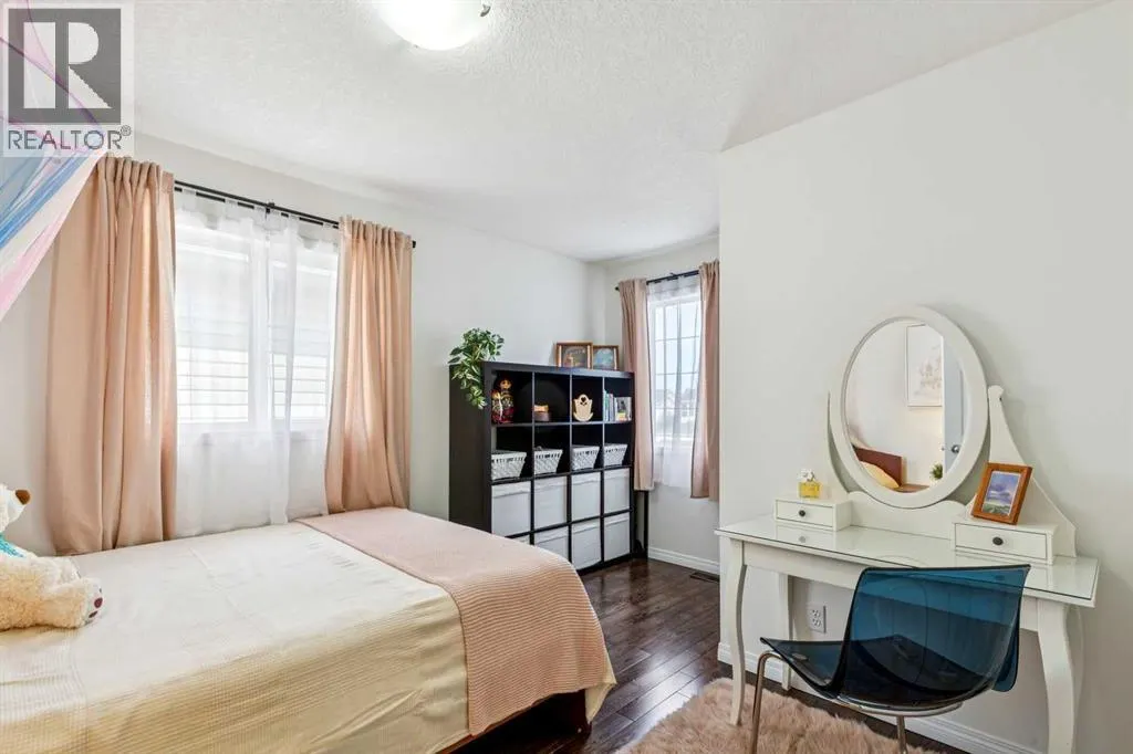 242 Cougar Plateau Mews SW