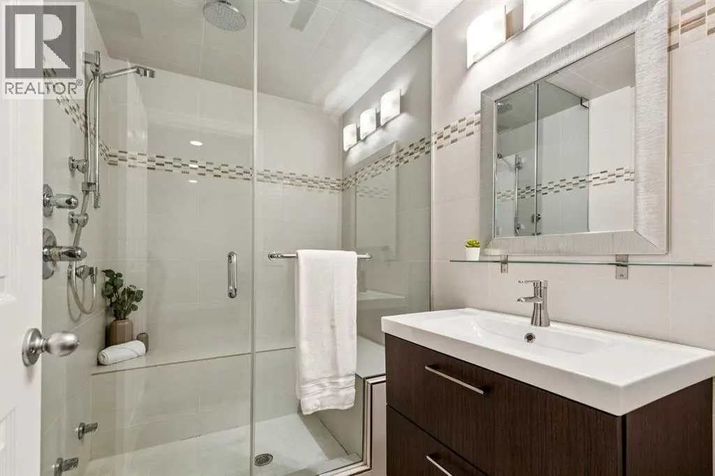 242 Cougar Plateau Mews SW