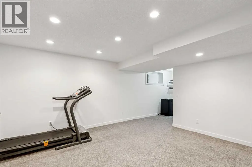 242 Cougar Plateau Mews SW